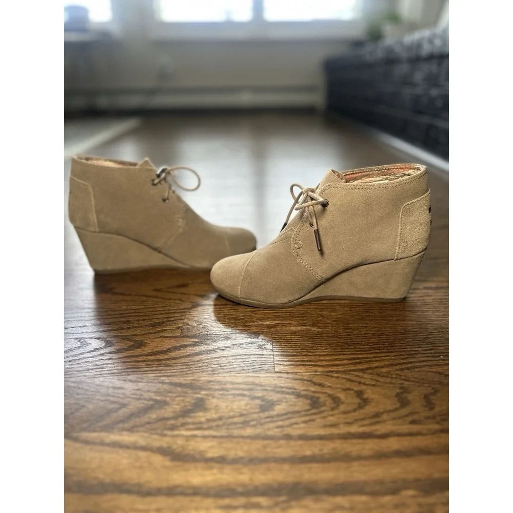 TOMS Desert Wedge Ankle Booties Suede Lace Up Tan Brown Womens Shoes Size 8